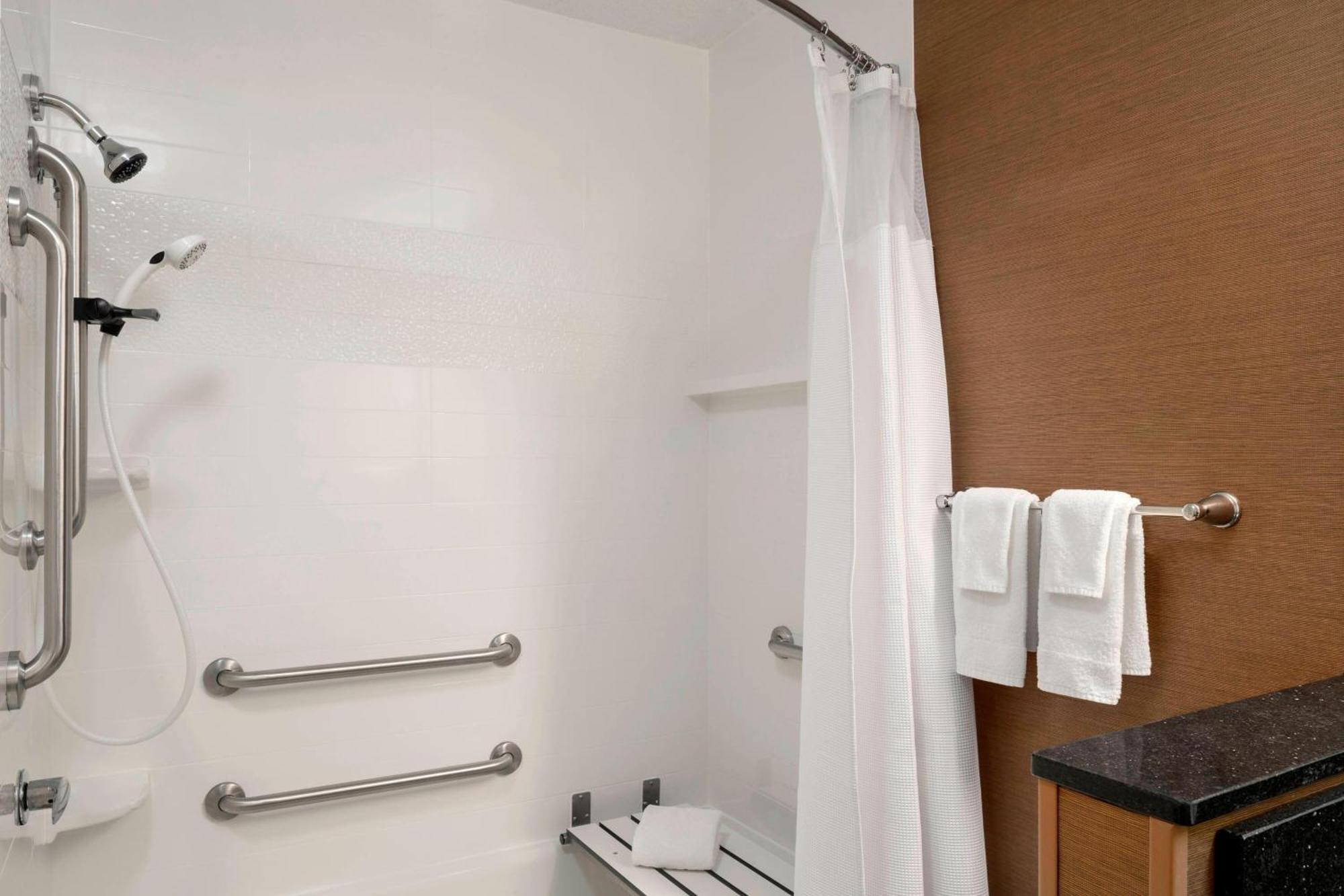 Fairfield Inn & Suites Лайма Екстер'єр фото