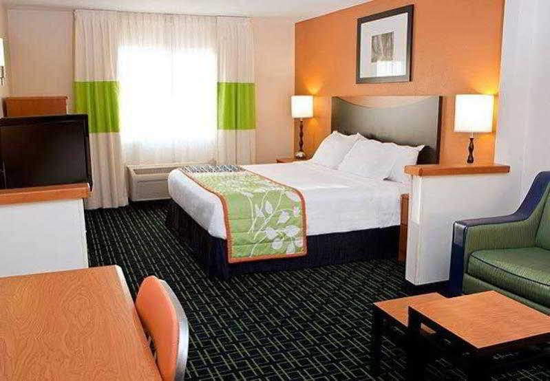 Fairfield Inn & Suites Лайма Екстер'єр фото